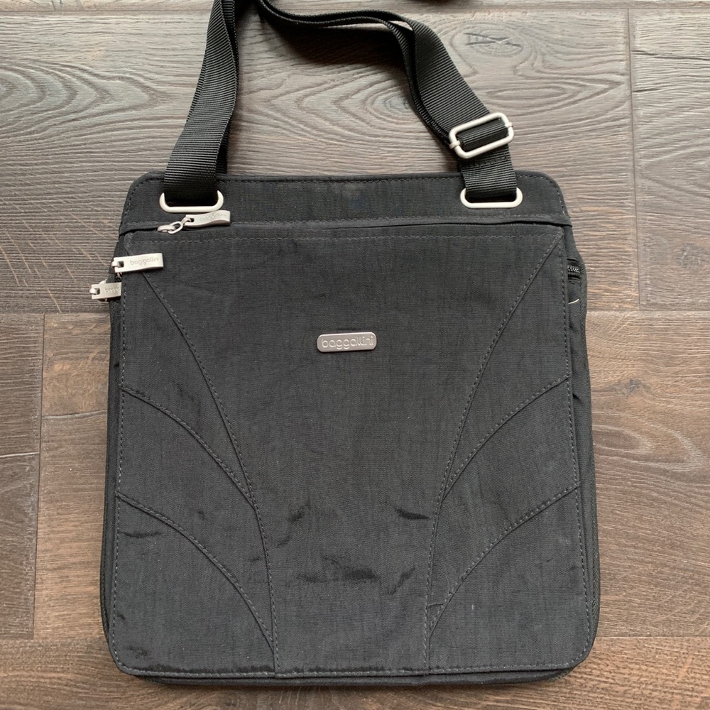 Black Baggallini bag/purse